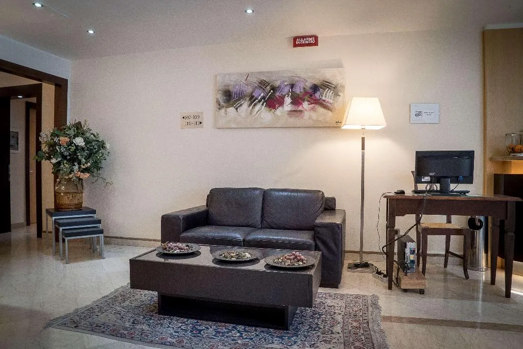Room, Suites & Residence Hotel, Naples