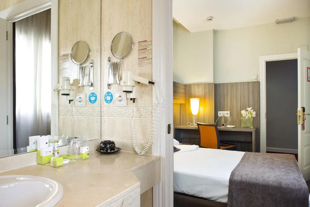 Room, Serrano, Madrid