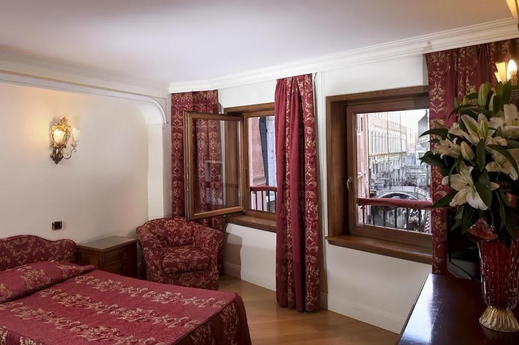 JUNIOR SUITE STANDARD Room, Torre dell’Orologio Signature Residence, Venice