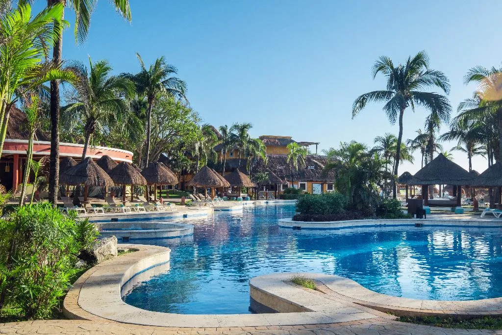 Pool, Iberostar Waves Tucan All Inclusive, Cancun Area