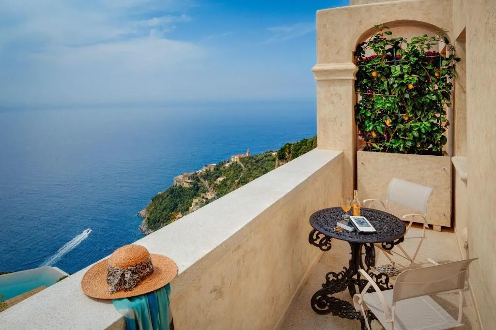 Room, Monastero Santa Rosa Hotel & Spa, Naples