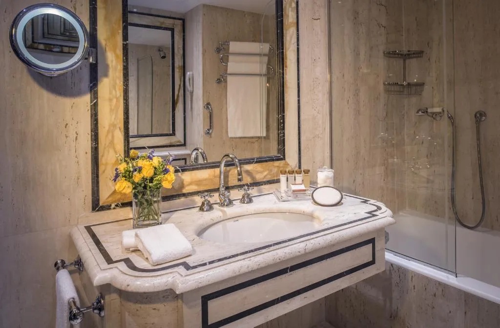 TWIN PREMIUM Room, Rome Cavalieri, A Waldorf Astoria Hotel, Rome
