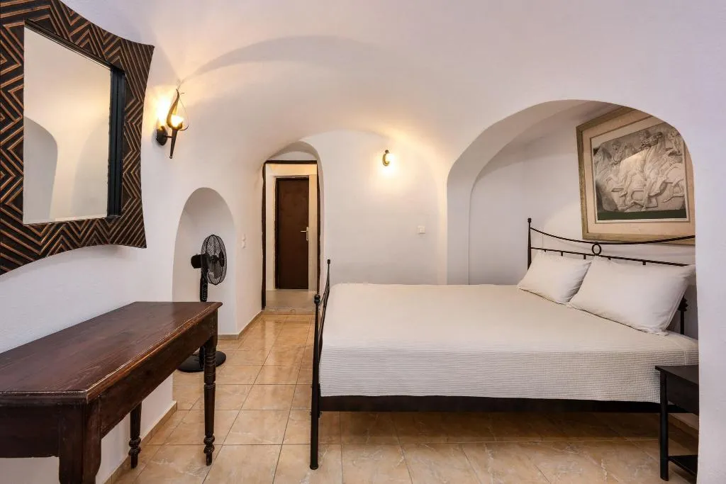 SUITE THREE BEDS Room, Lava Suites & Lounge, Santorini