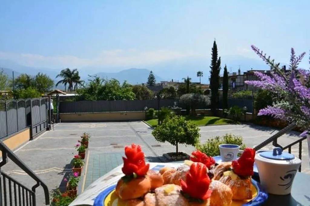 General view, B&B Atrium, Naples
