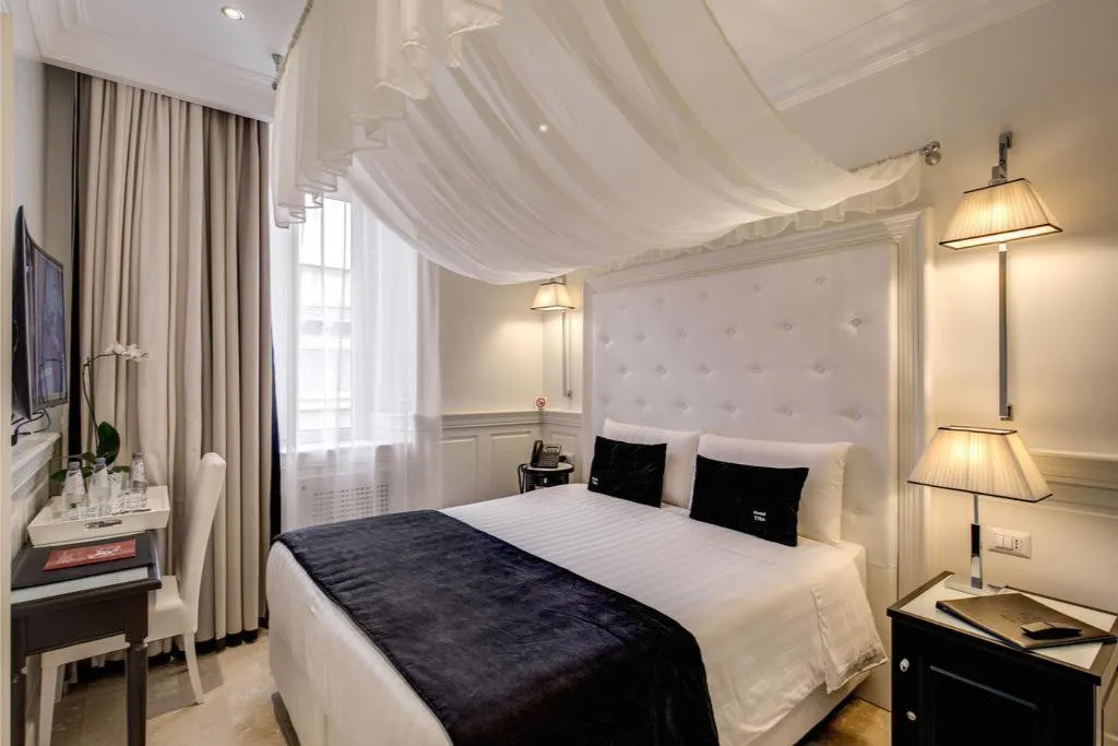 Room, Tito, Rome