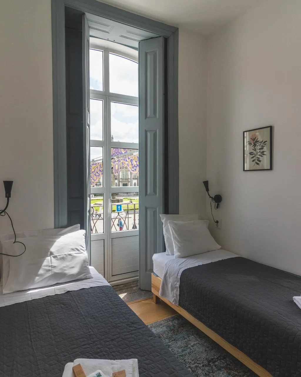 TWIN ECONOMY WITH SHARED BATHROOM Room, Vila Santa Cruz Guest House, Porto