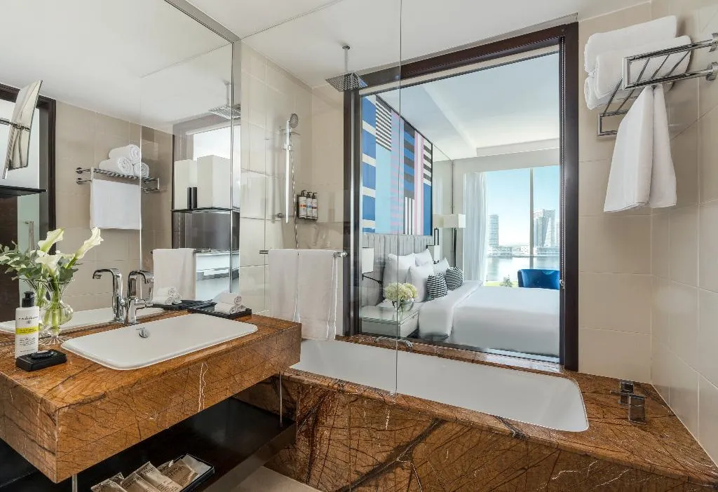 Room DELUXE CANAL VIEW Room, Pullman Dubai Downtown, Dubai