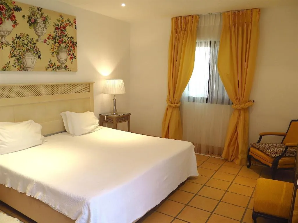 Room, Pine Cliffs Village & Golf Suites, Algarve