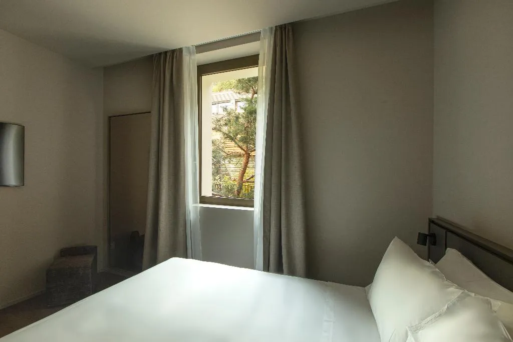 Double or Twin ONE BED Room, Promessi Sposi, Milan