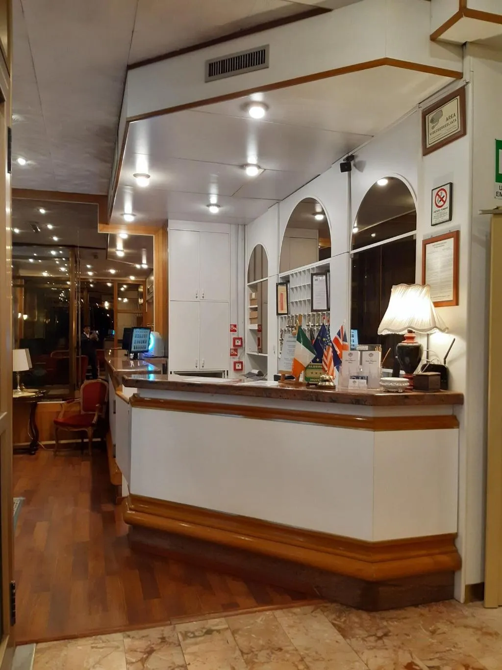 Lobby, Mayorca, Milan