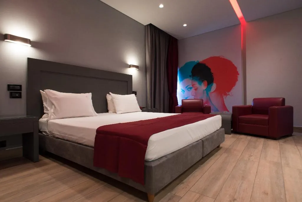 SUITE WITH BALCONY Room, Pines, Athens