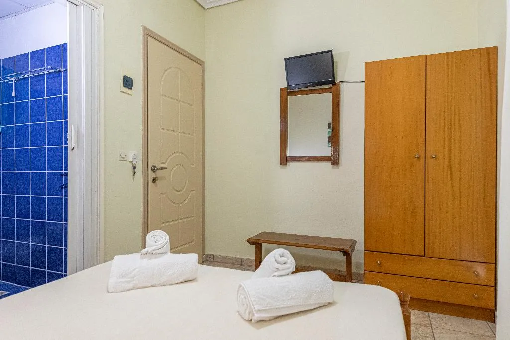 QUADRUPLE WITH BALCONY Room, Lucia Hotel Paralia, Thessaloniki