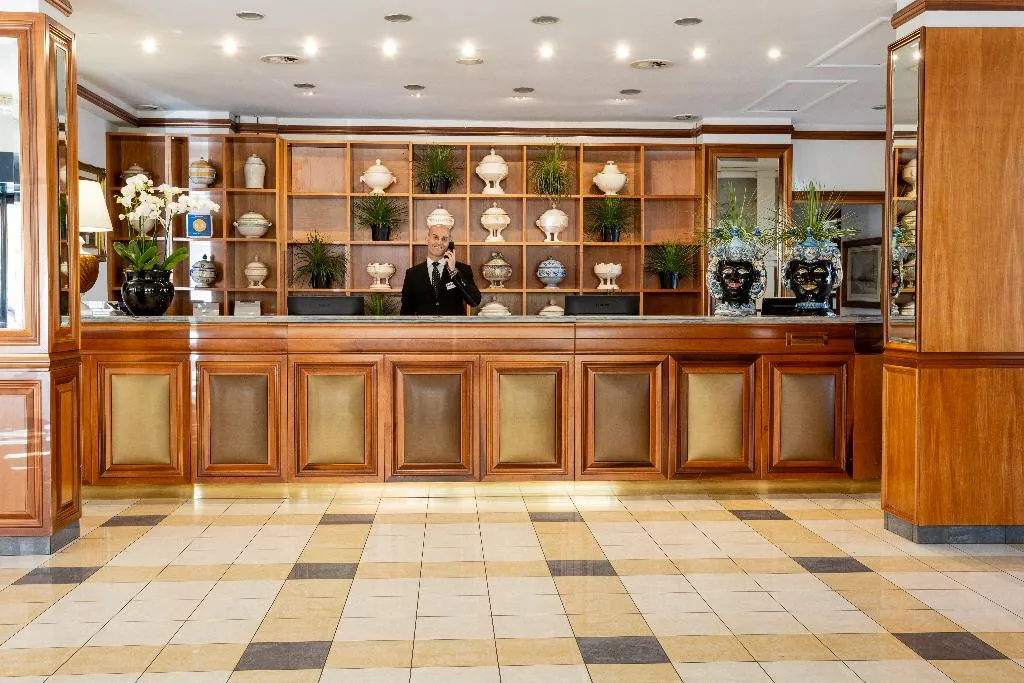 Lobby, Grand Hotel Tiberio, Rome