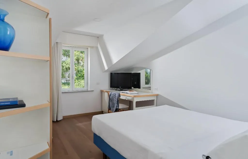 Room, Conca Park, Naples