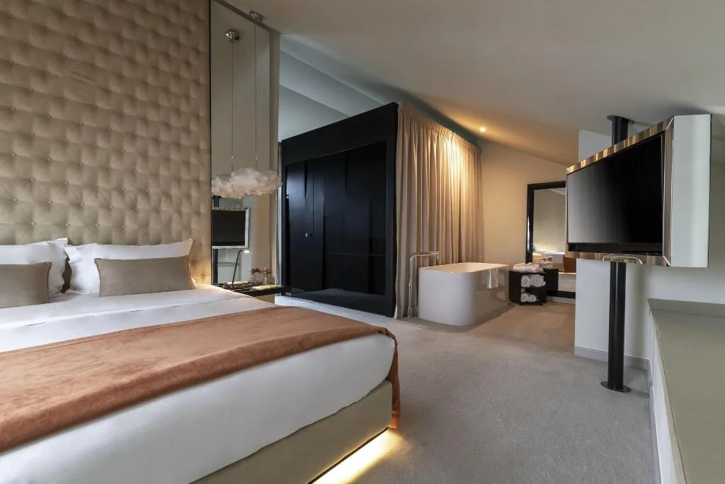 SUITE KING SIZE BED Room, 9 Hotel Mercy, Lisbon