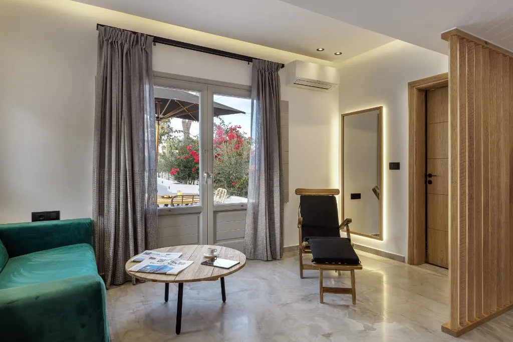 SUITE CAPACITY 3 Room, Kalisti Hotel & Suites, Santorini