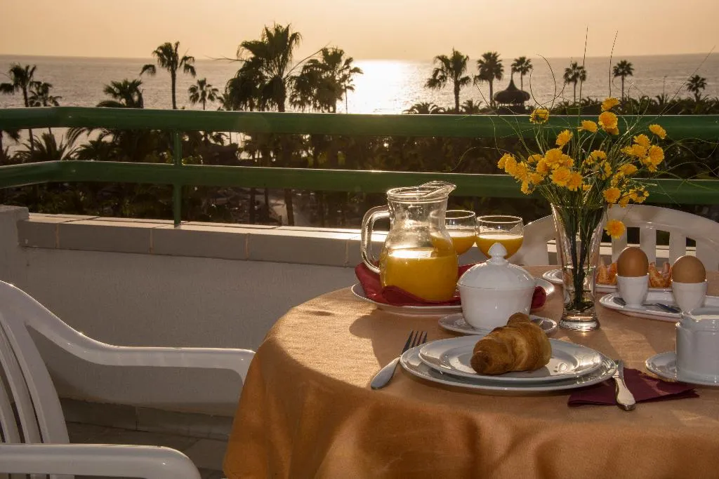 Room, Altamira, Tenerife