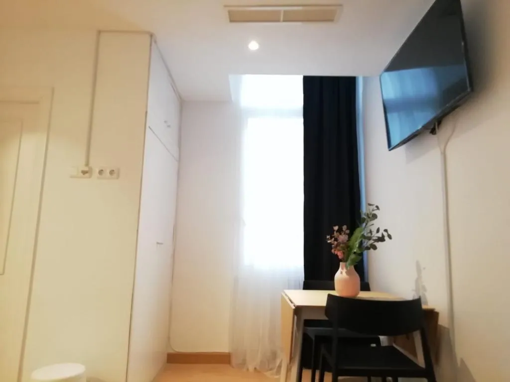 STUDIO STANDARD Room, Smartr Madrid Gran Via 47, Madrid