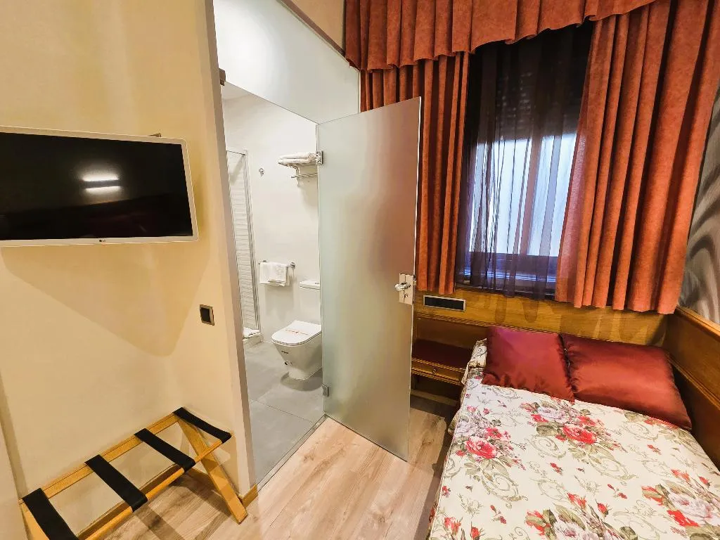 TWIN STANDARD Room, Hostal Hispano-Argentino Gran Via, Madrid