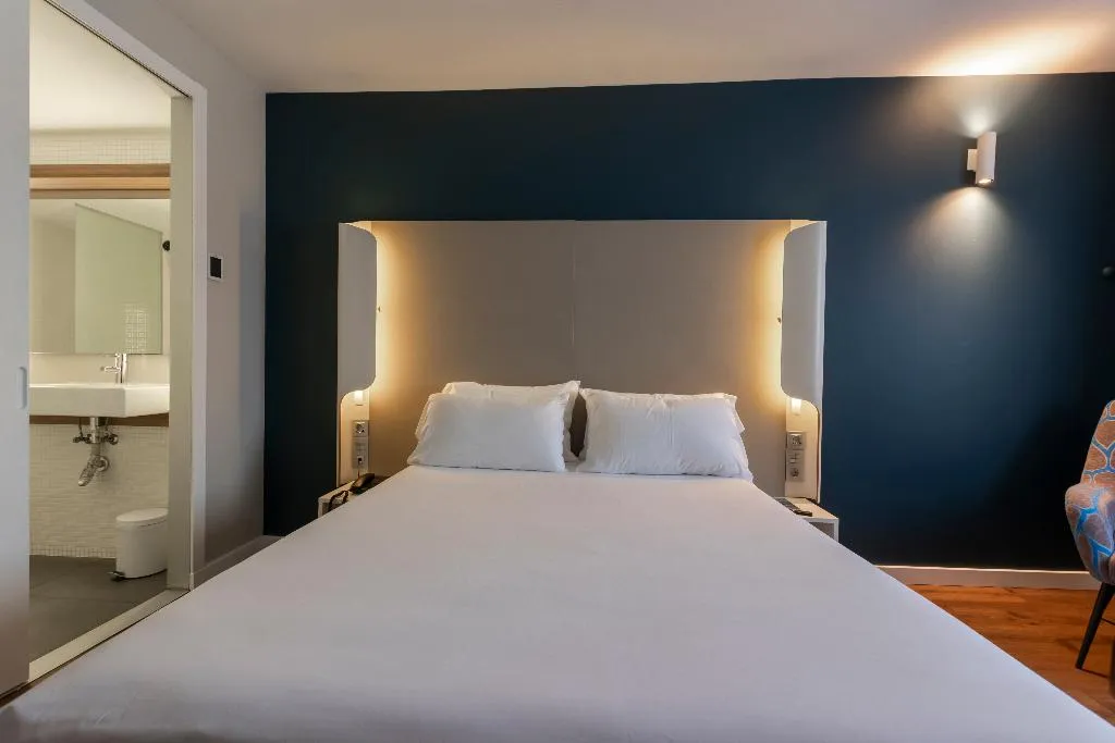 DOUBLE STANDARD Room, Travelodge Malaga Aeropuerto, Costa Del Sol