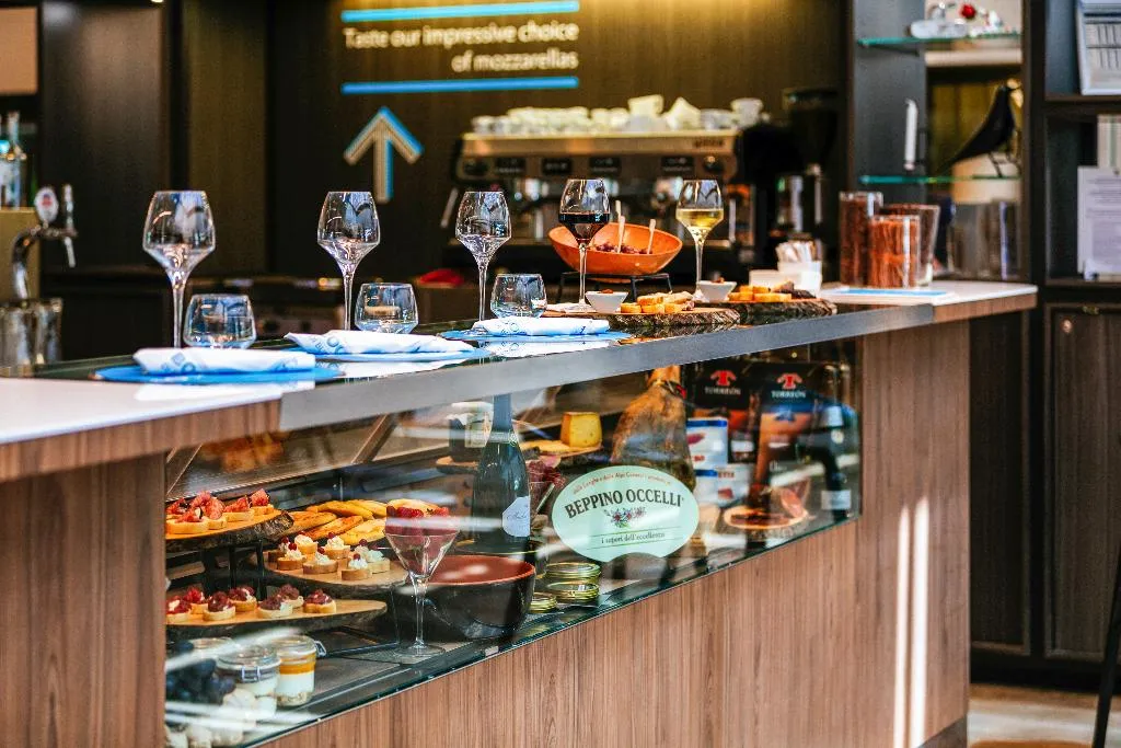Bar, Novotel Milano Linate Airport, Milan
