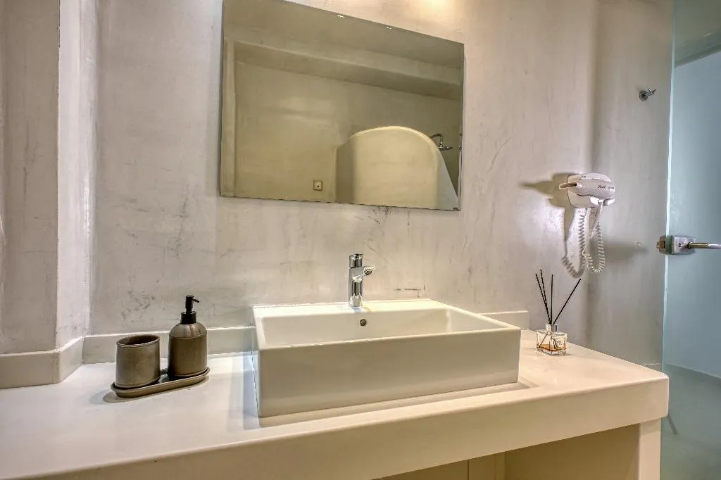SUITE DELUXE WITH PRIVATE POOL Room, splendour hotel and suites, Santorini