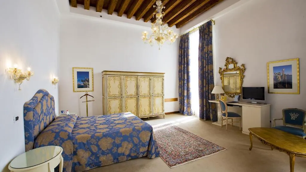 Double or Twin DELUXE CANAL VIEW Room, Principe, Venice