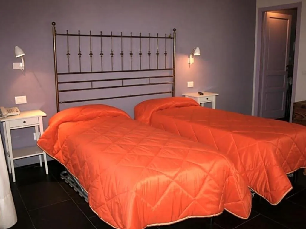 Room, Sbarcadero, Catania