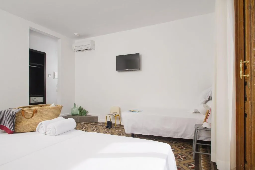 Room, Som Nit Triomf, Barcelona
