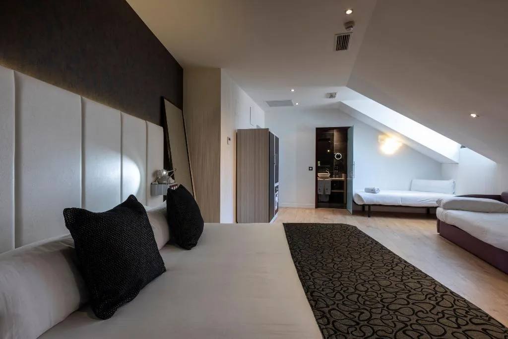 QUADRUPLE STANDARD Room, Petit Palace Santa Barbara, Madrid