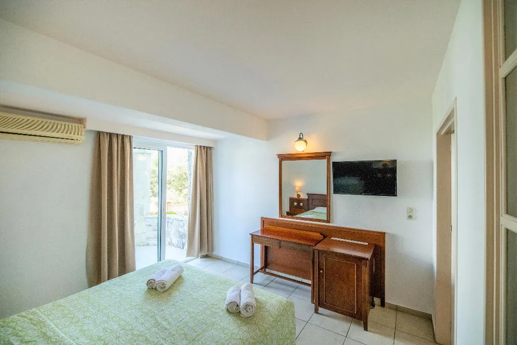 SINGLE GARDEN VIEW Room, Semiramis Village, Crete