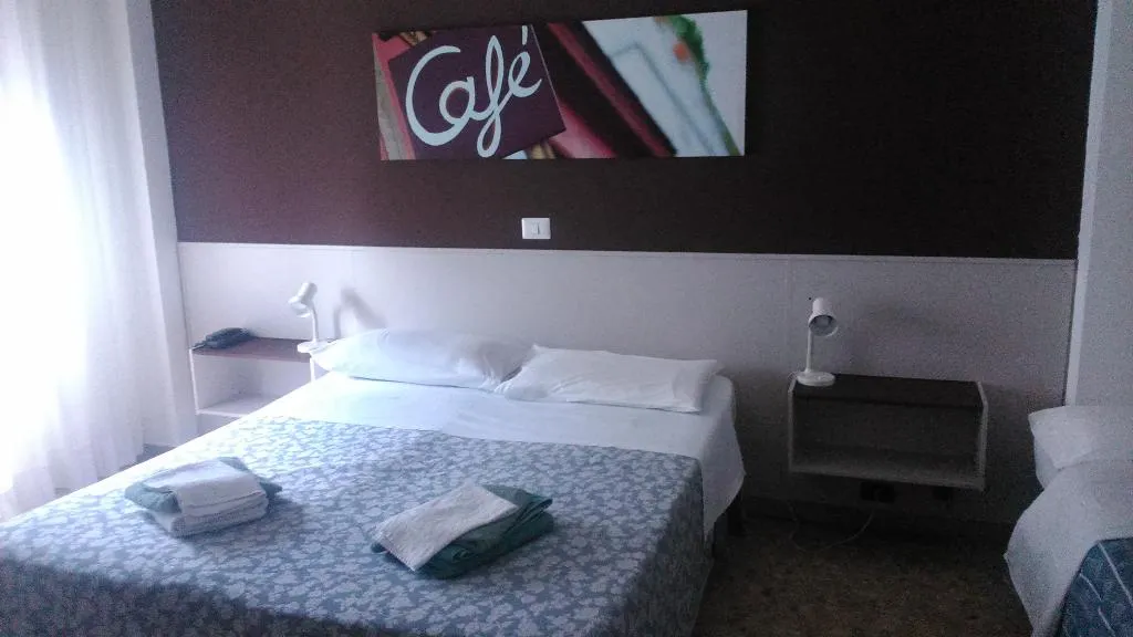 DOUBLE WITH SHARED BATHROOM Room, Radio Hotel, Rome