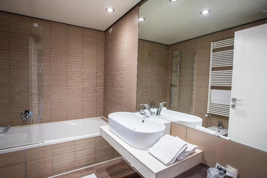 JUNIOR SUITE LAND VIEW Room, Hotel Borgo Le Terrazze, Milan