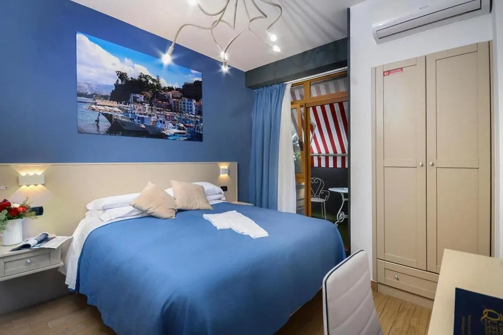 Room, B B Sorrento Queen, Naples