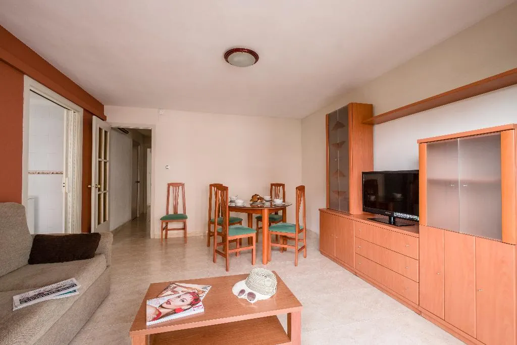 APARTMENT CAPACITY 2 TWO BEDROOMS Room, Apartamentos California, Costa Dorada