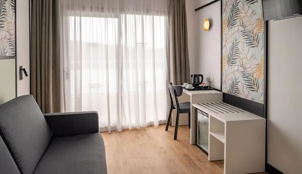 JUNIOR SUITE STANDARD Room, Medplaya Calypso, Costa Dorada