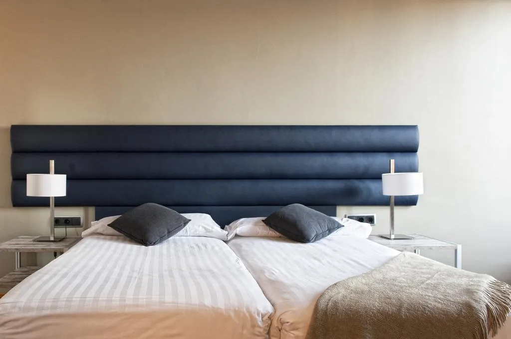APARTMENT CAPACITY 7 THREE BEDROOMS Room, MH Apartments Tetuan, Barcelona