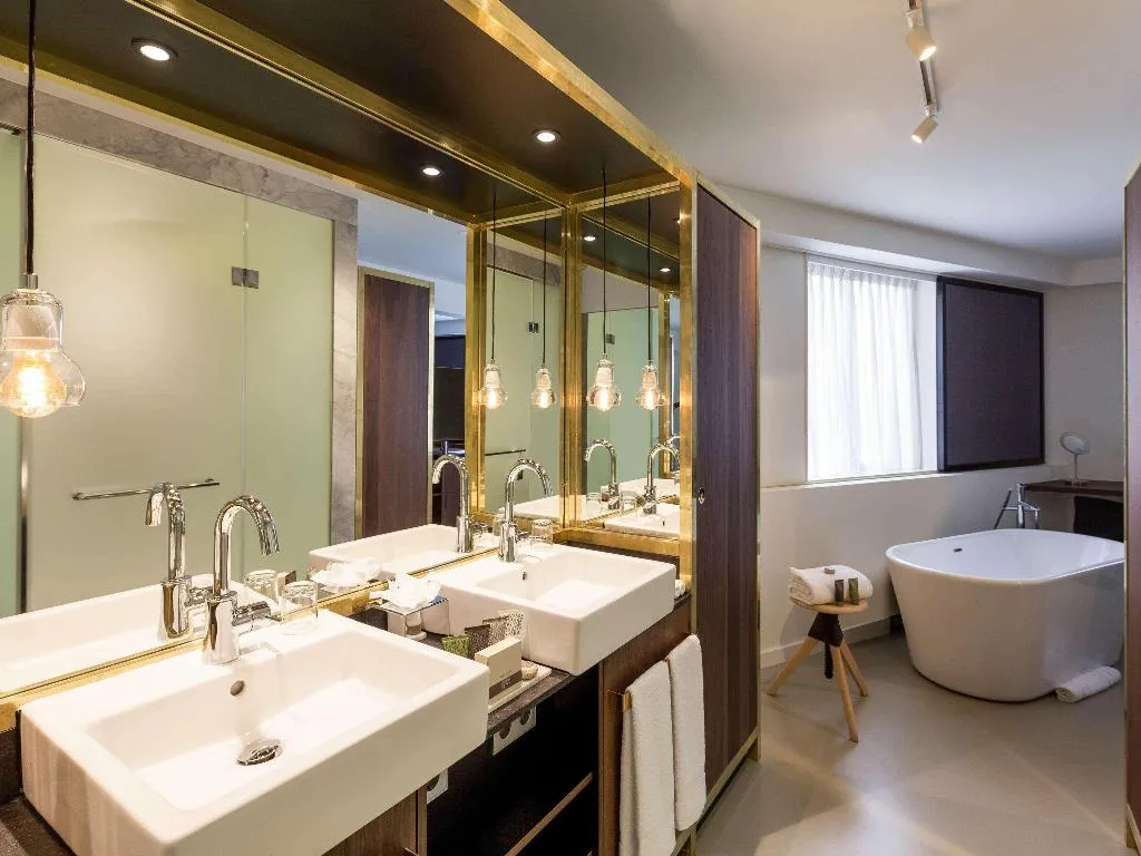 SUITE DELUXE KING BED Room, Ink Hotel Amsterdam - MGallery Collection, Amsterdam