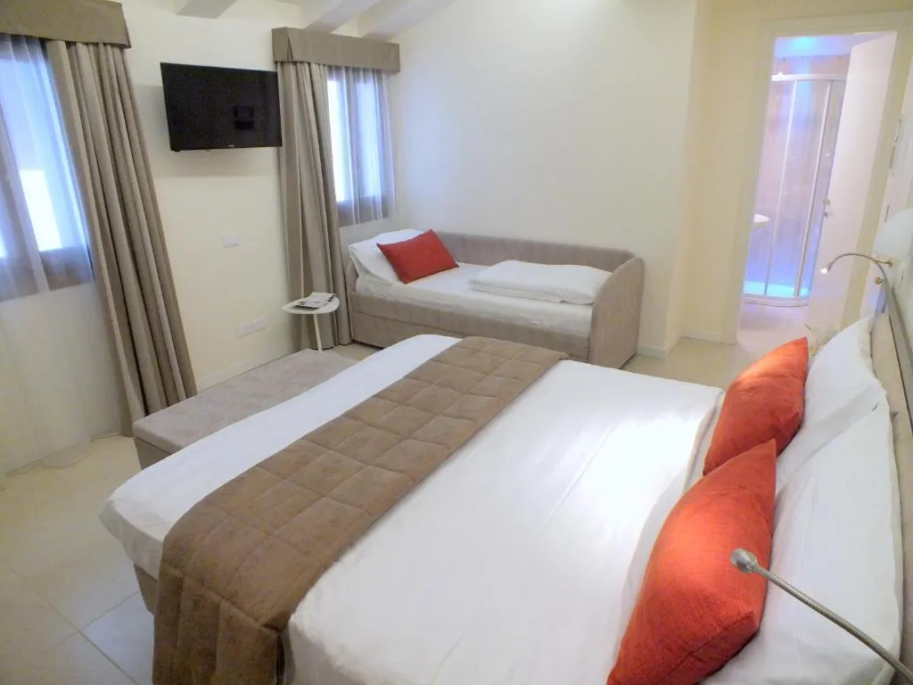 TRIPLE STANDARD Room, Leone, Venice