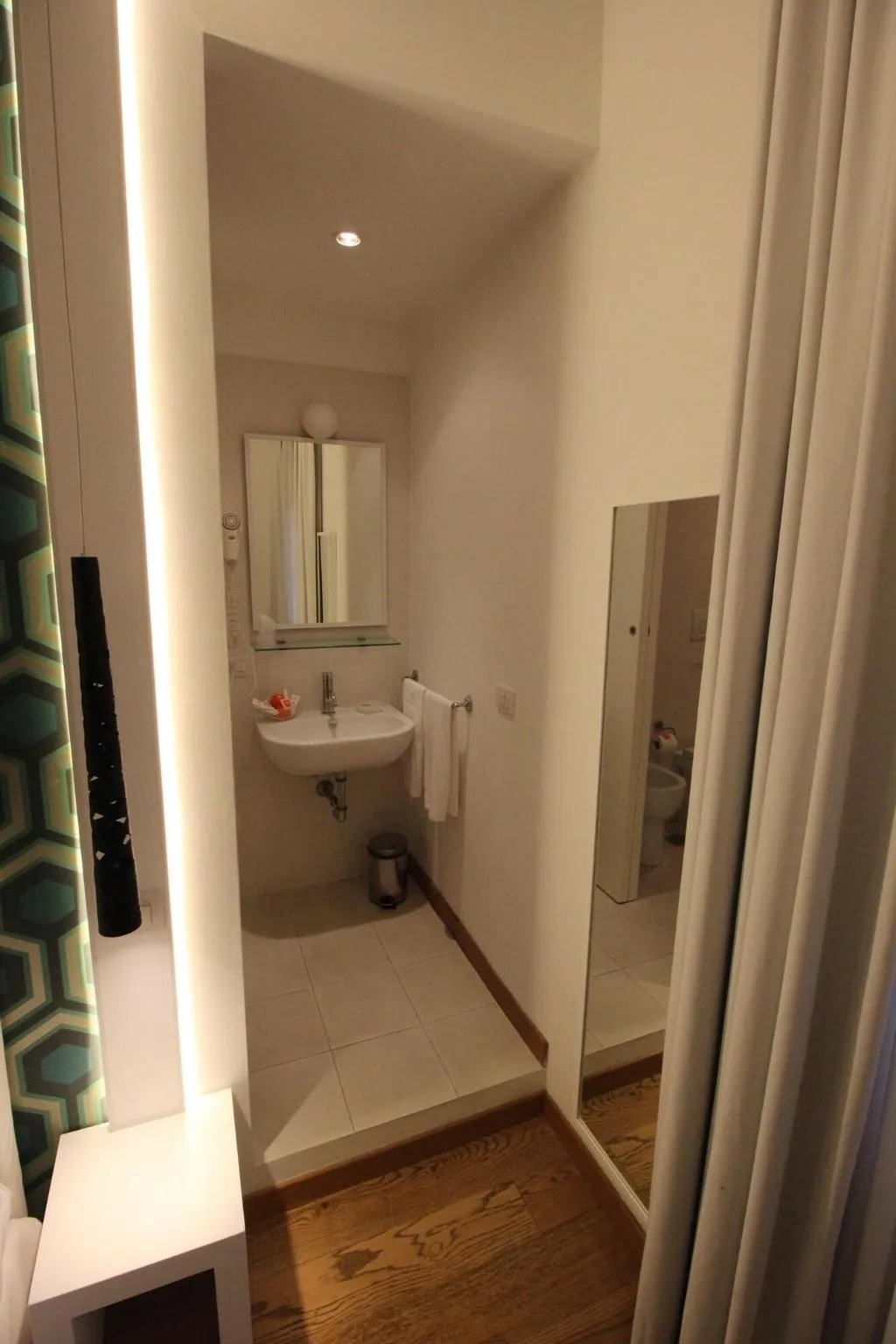 Double or Twin CITY VIEW QUEEN BED Room, Albergo Abruzzi, Rome