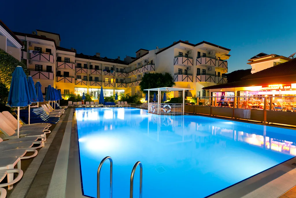 Pool, Prince, Dalaman