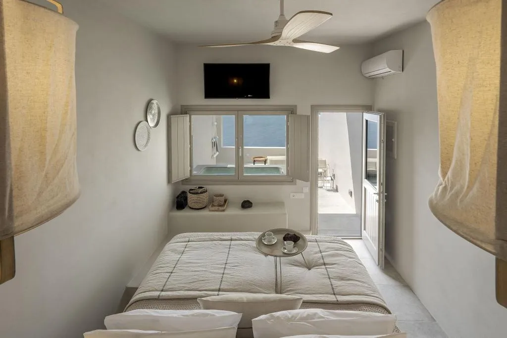 DOUBLE WITH JACUZZI Room, Grand View Hotel, Santorini