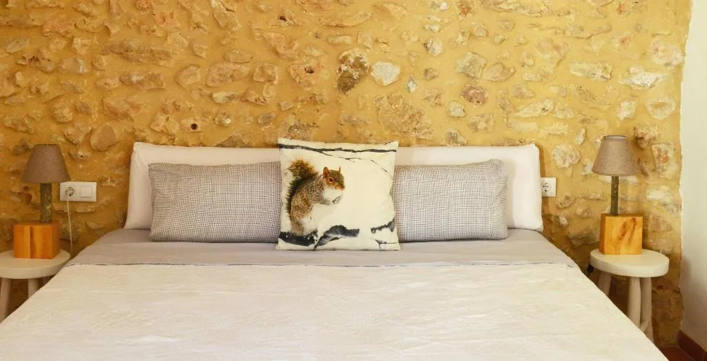 Room, Benali, Valencia