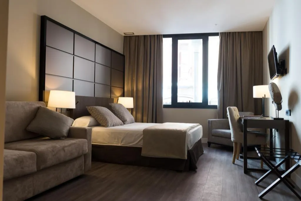 TRIPLE SUPERIOR Room, Palacio de Valderrabanos, Madrid