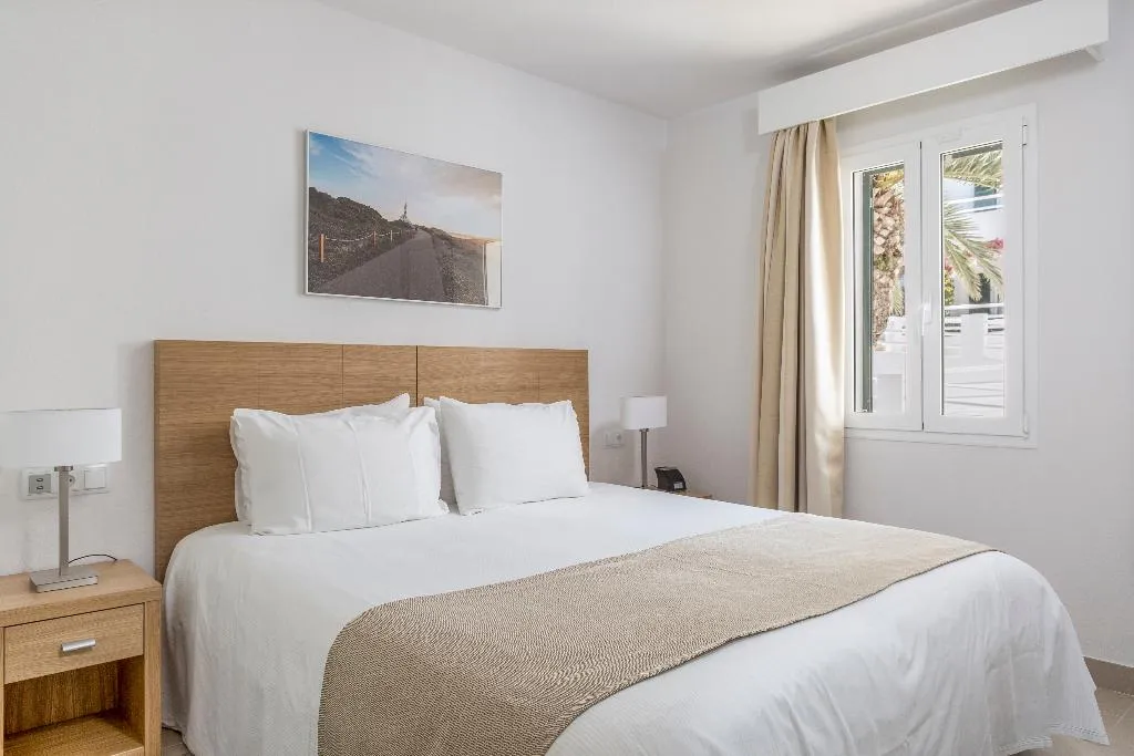 APARTMENT CAPACITY 4 ONE BEDROOM Room, White Sands Beach Club, Menorca