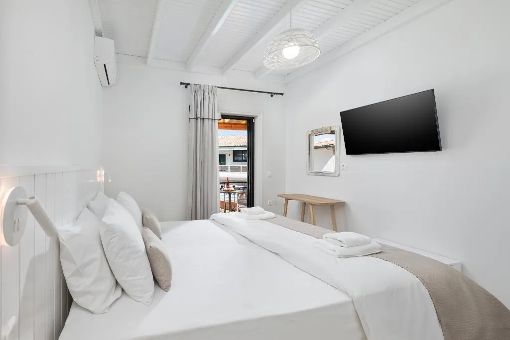 STUDIO WITH BALCONY Room, Bella Vista Beach Hotel & Studios, Corfu