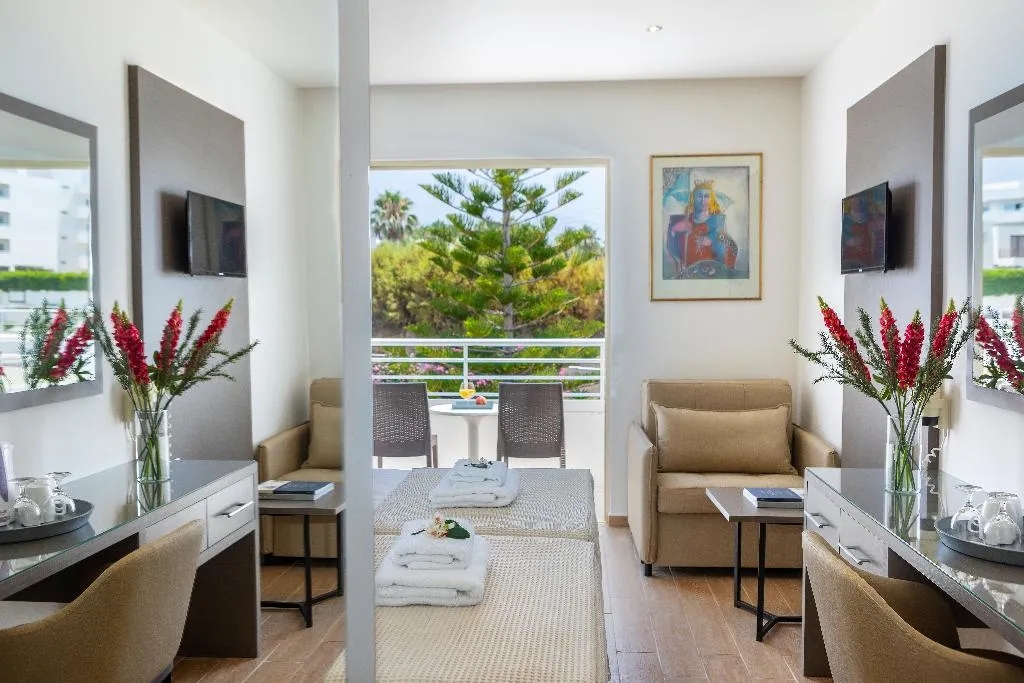 SINGLE STANDARD Room, Queens Bay, Cyprus