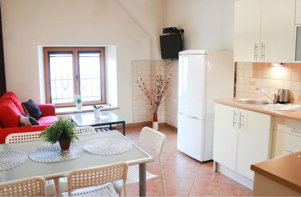 APARTMENT CAPACITY 8 THREE BEDROOMS Room, Old Town Apartments Slawkowska, Krakow