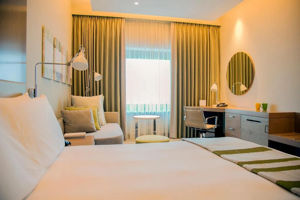 DOUBLE Accessible KING SIZE BED Room, Holiday Inn & Suites Dubai Festival City, Dubai