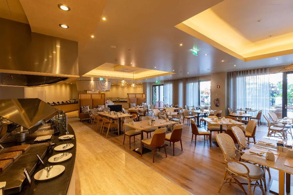 Restaurant, Hilton Vilamoura As Cascatas Golf Resort & Spa, Algarve